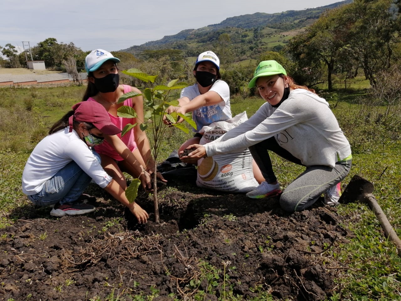 Alianza entre la Cámara de Comercio de Bucaramanga y ASPROVEL fortalece las comunidades veleñas