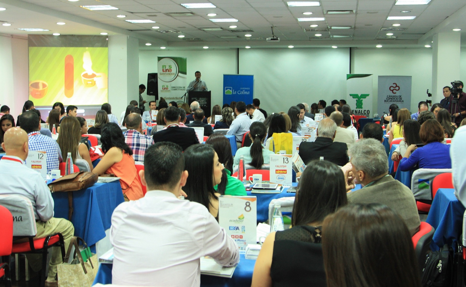 Más de 180 empresarios de Bucaramanga acudieron al 1er. Encuentro de Relacionamiento Comercial  'Santander compra Santander'
