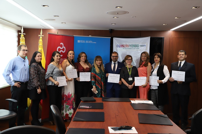 Docentes de Bucaramanga recibieron becas para estudiar en el Reino Unido 