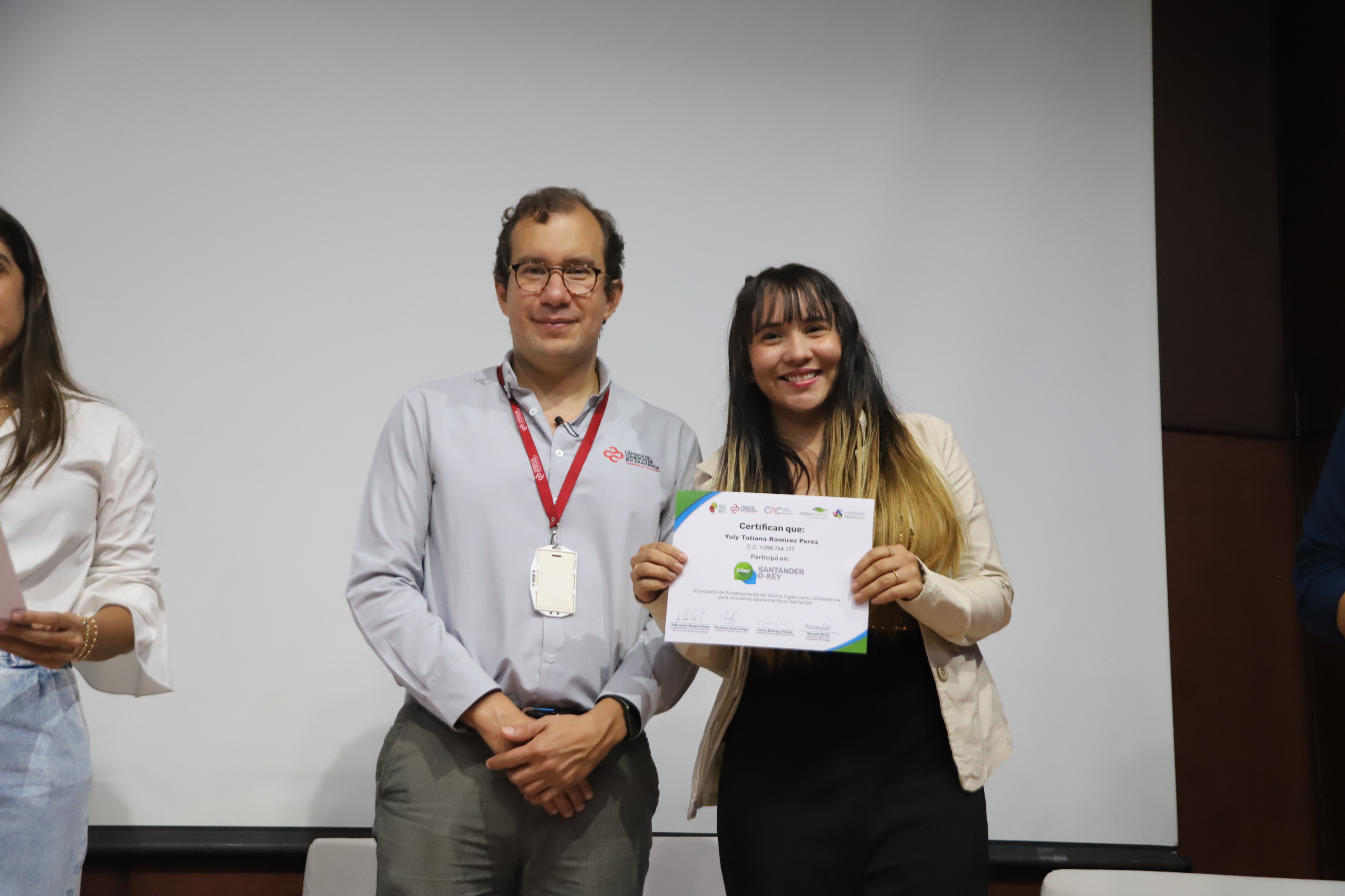 43 jóvenes se certificaron en inglés gracias a la Cámara de Comercio de Bucaramanga y su iniciativa Santander O-key