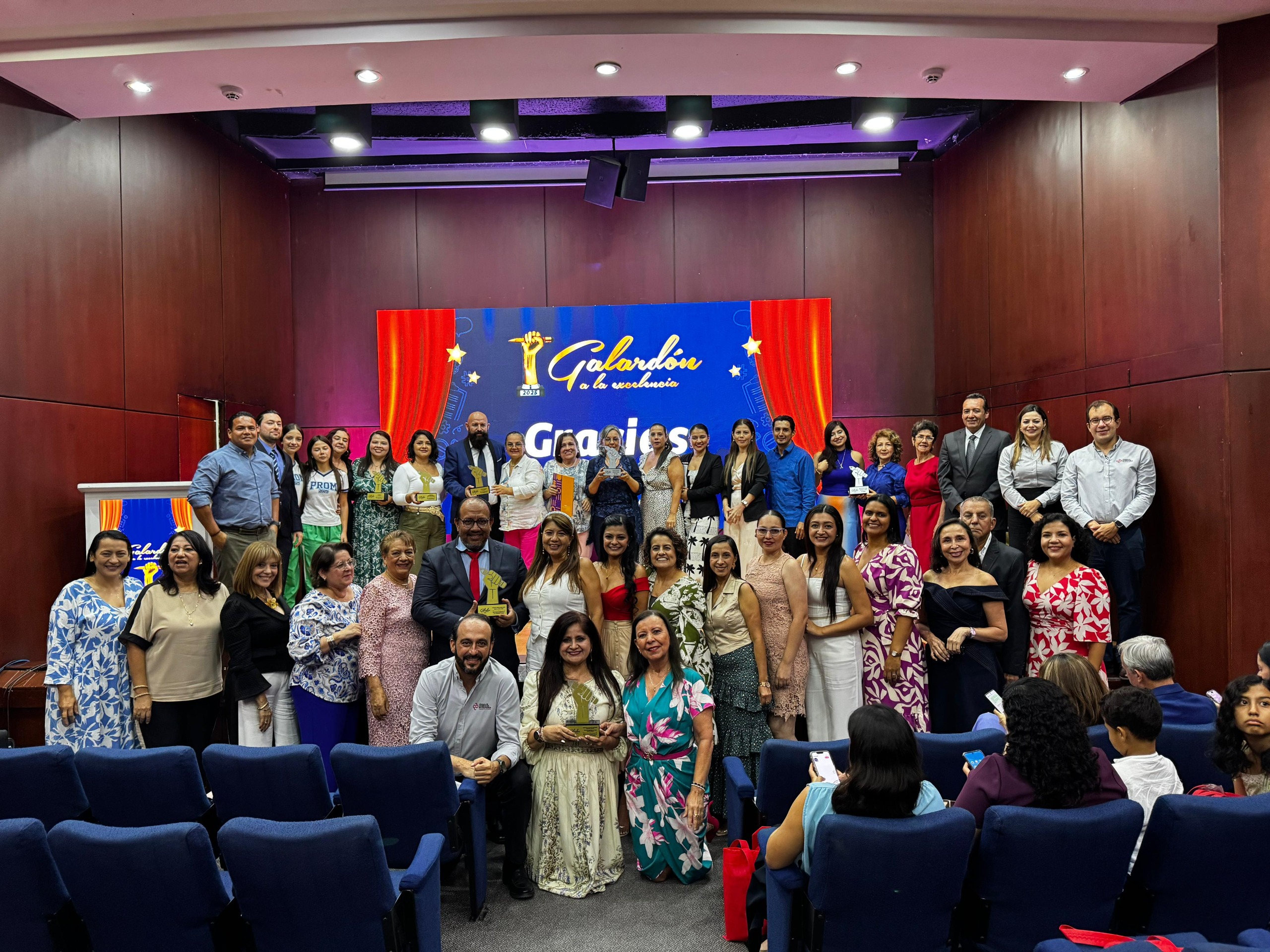 Galardón a la Excelencia: 12 años premiando las mejores experiencias de aula de los maestros santandereanos 